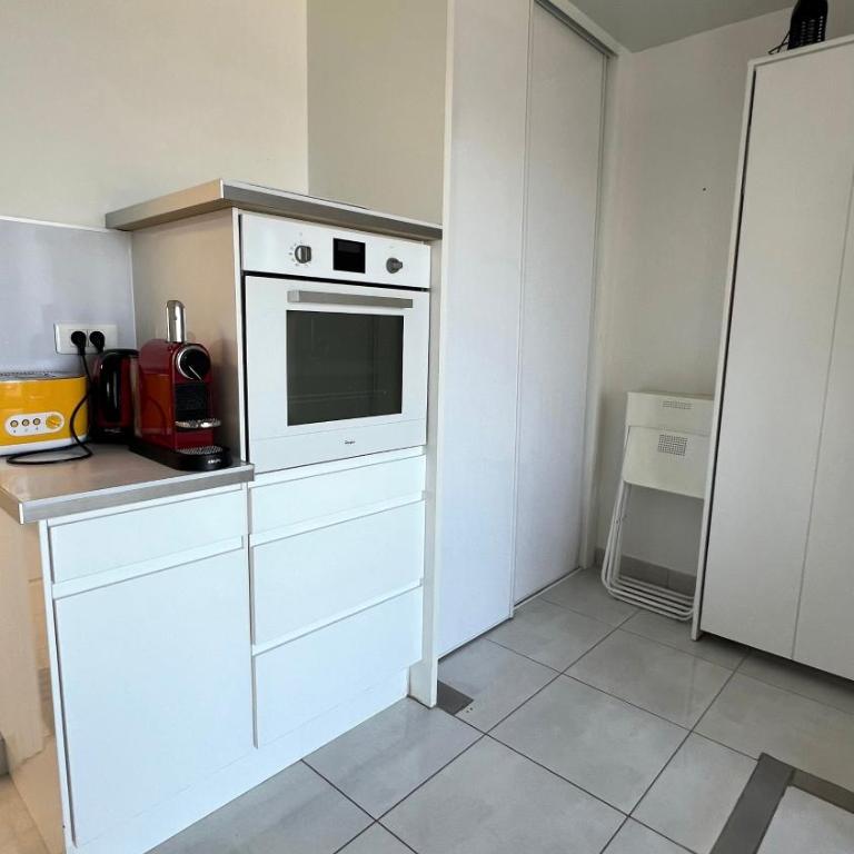 Beautiful Beach Studio with Parking! - Apartment mit 1 Schlafzimmer - 6