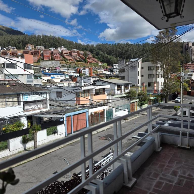 Departamento 4 Dormitorios, 6 Camas, 9 Personas, con 2 Balcones, Wifi y 1 Parqueadero Gratis - Apartment - 24