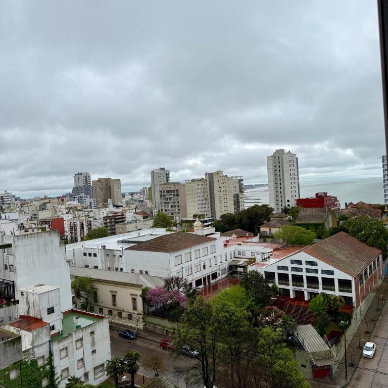 MarDelSuites - Departamento Moderno Deluxe Piso 11 - Pileta, Cochera, AC, 2min Playa - One-Bedroom Apartment with Balcony and City View - 3