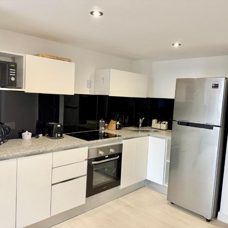 MarDelSuites - Departamento Moderno Deluxe Piso 11 - Pileta, Cochera, AC, 2min Playa - One-Bedroom Apartment with Balcony and City View - 4