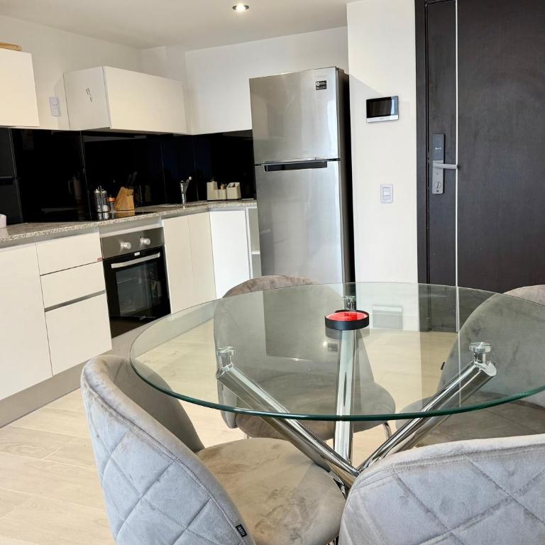 MarDelSuites - Departamento Moderno Deluxe Piso 11 - Pileta, Cochera, AC, 2min Playa - One-Bedroom Apartment with Balcony and City View - 2