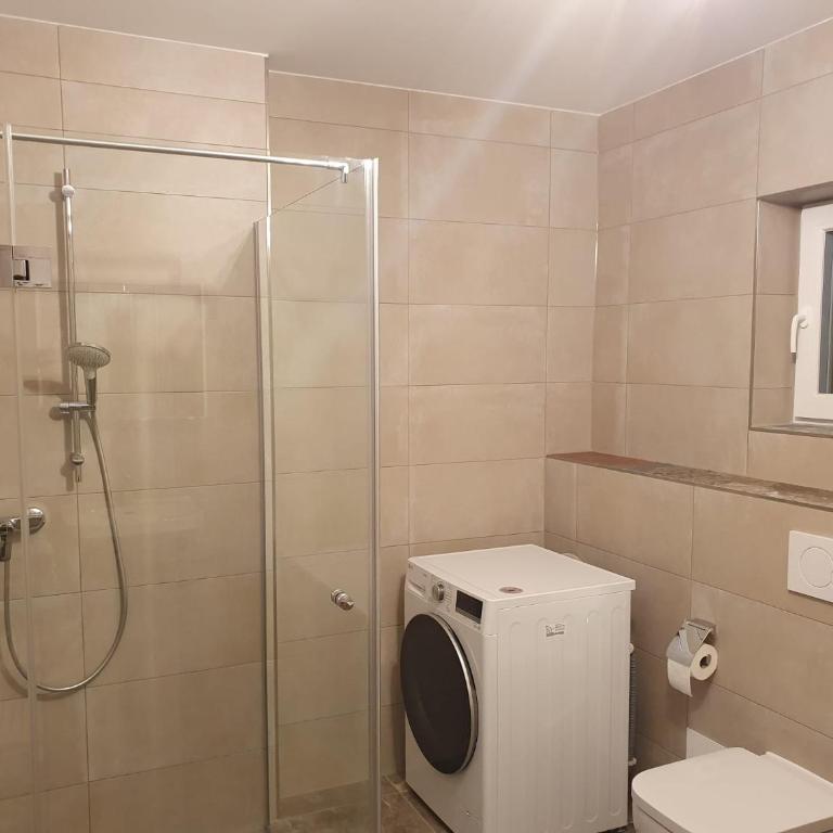 75m2 lichtdurchflutete 3 Zimmer Souterrain Wohnung in einem Neubau Villa - Apartamento de 2 dormitorios - 4