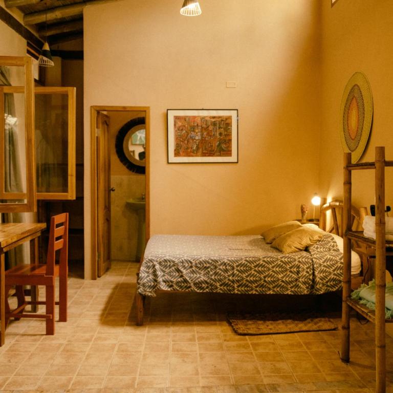 Hostal Rosa Mística - Family Room with Private Bathroom - 3