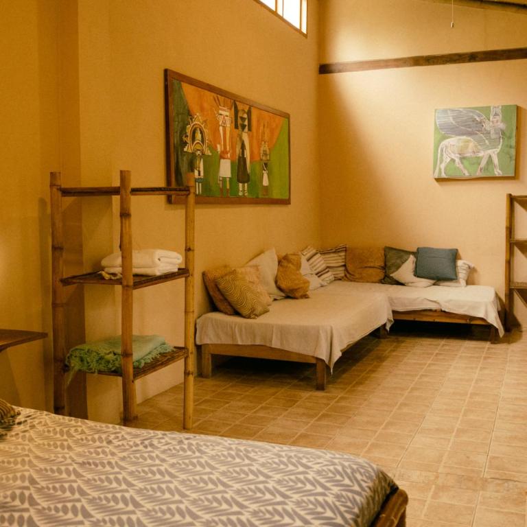 Hostal Rosa Mística - Family Room with Private Bathroom - 1