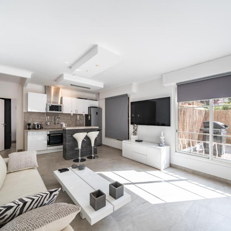 3 pièces rénové - Terrasse d'angle - Proche Croisette - Apartment mit 2 Schlafzimmern - 15