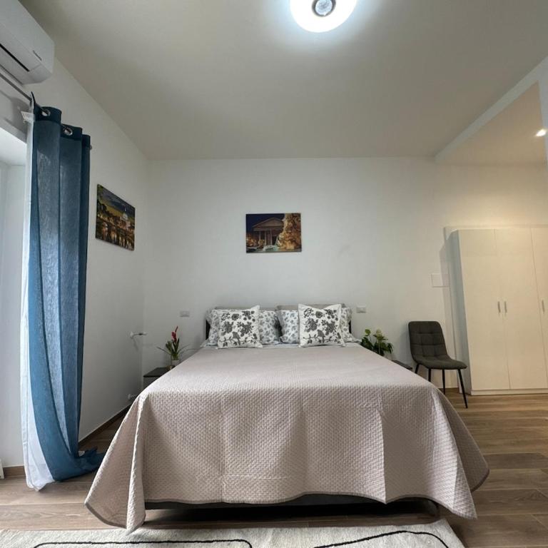 Colosseo-Torre Maura Modern Double Rooms Private EnSuite, WiFi & AC near Metro C - Camera Tripla con Terrazza - 2