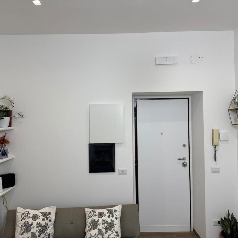 Colosseo-Torre Maura Modern Double Rooms Private EnSuite, WiFi & AC near Metro C - Camera Tripla con Terrazza - 7