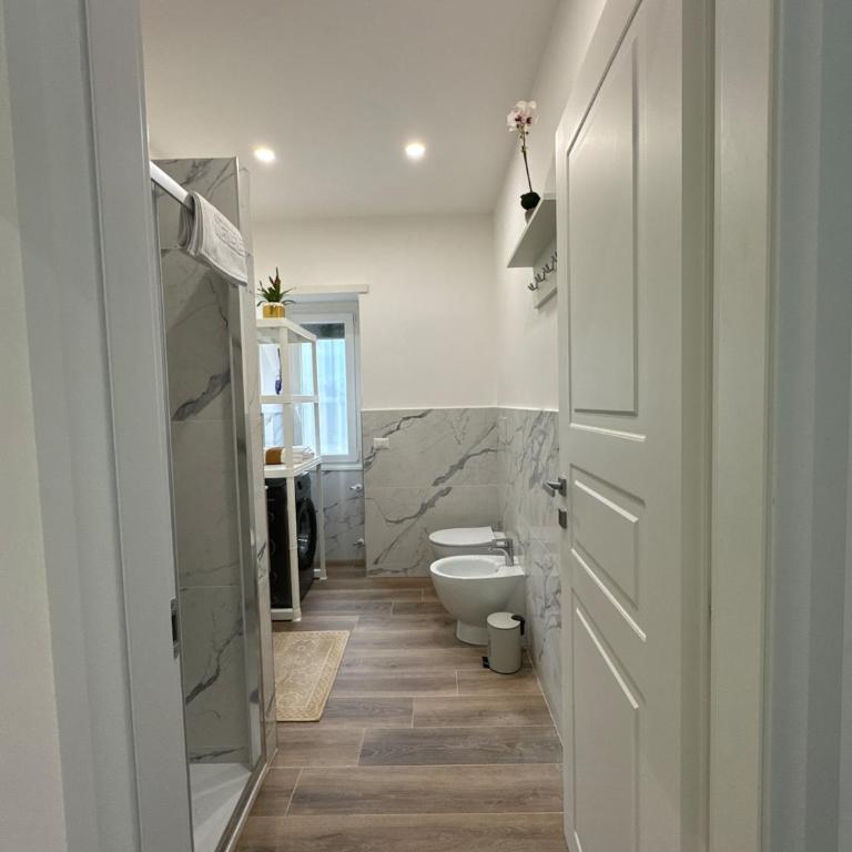 Colosseo-Torre Maura Modern Double Rooms Private EnSuite, WiFi & AC near Metro C - Camera Tripla con Terrazza - 15