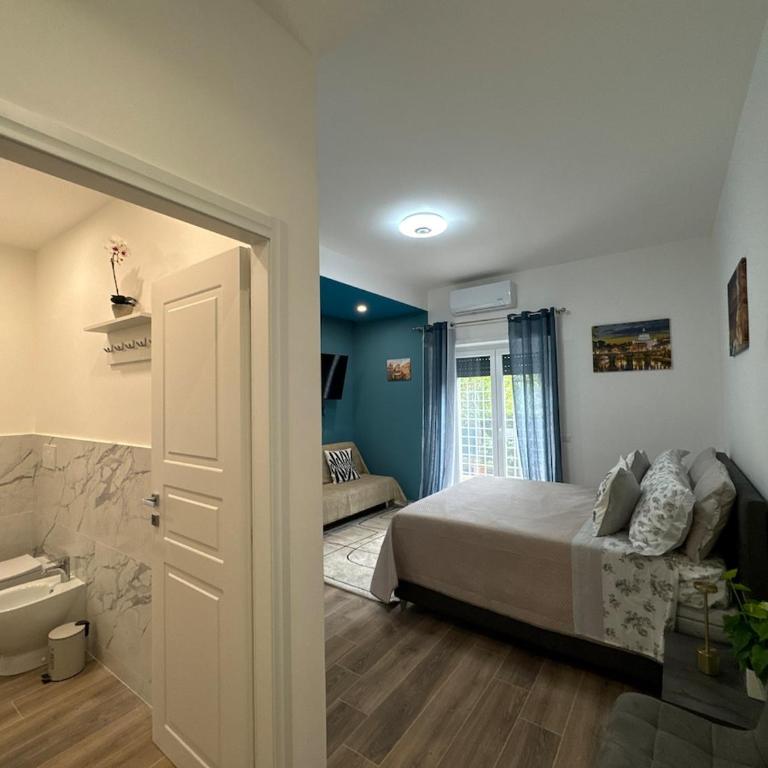 Colosseo-Torre Maura Modern Double Rooms Private EnSuite, WiFi & AC near Metro C - Camera Tripla con Terrazza - 20