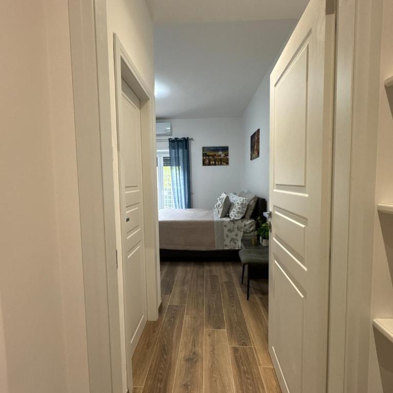 Colosseo-Torre Maura Modern Double Rooms Private EnSuite, WiFi & AC near Metro C - Camera Tripla con Terrazza - 26