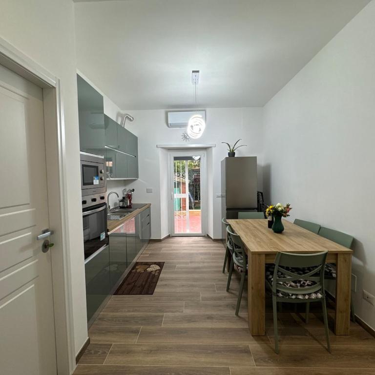Colosseo-Torre Maura Modern Double Rooms Private EnSuite, WiFi & AC near Metro C - Camera Tripla con Terrazza - 31