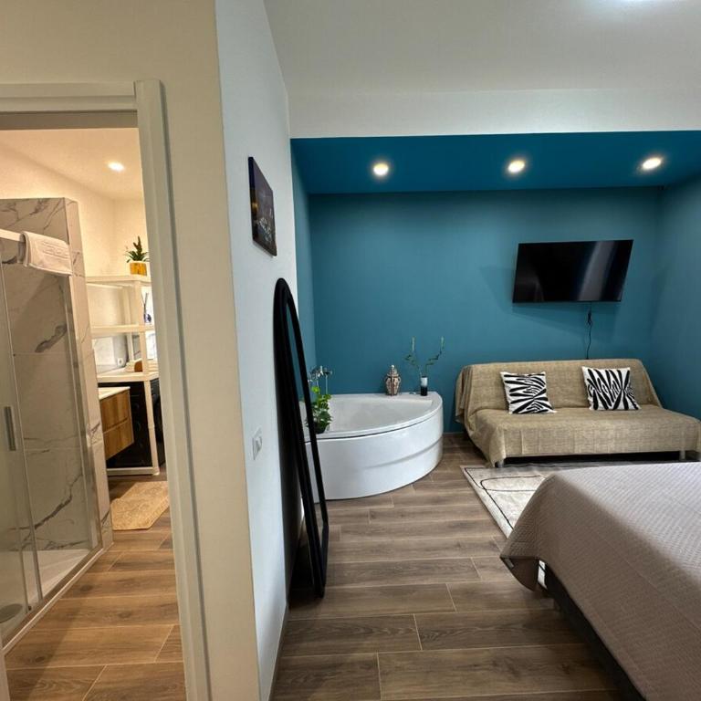 Colosseo-Torre Maura Modern Double Rooms Private EnSuite, WiFi & AC near Metro C - Camera Tripla con Terrazza - 32