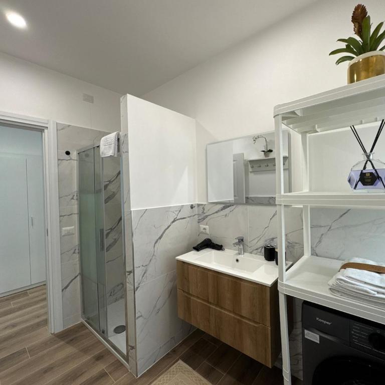 Colosseo-Torre Maura Modern Double Rooms Private EnSuite, WiFi & AC near Metro C - Camera Tripla con Terrazza - 43
