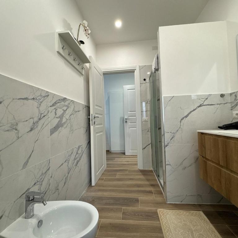 Colosseo-Torre Maura Modern Double Rooms Private EnSuite, WiFi & AC near Metro C - Camera Tripla con Terrazza - 44