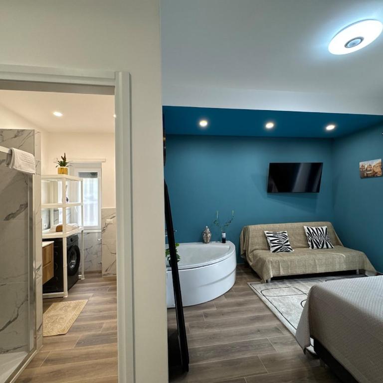 Colosseo-Torre Maura Modern Double Rooms Private EnSuite, WiFi & AC near Metro C - Camera Tripla con Terrazza - 48