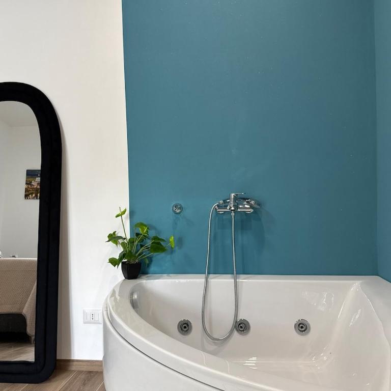 Colosseo-Torre Maura Modern Double Rooms Private EnSuite, WiFi & AC near Metro C - Camera Tripla con Terrazza - 50