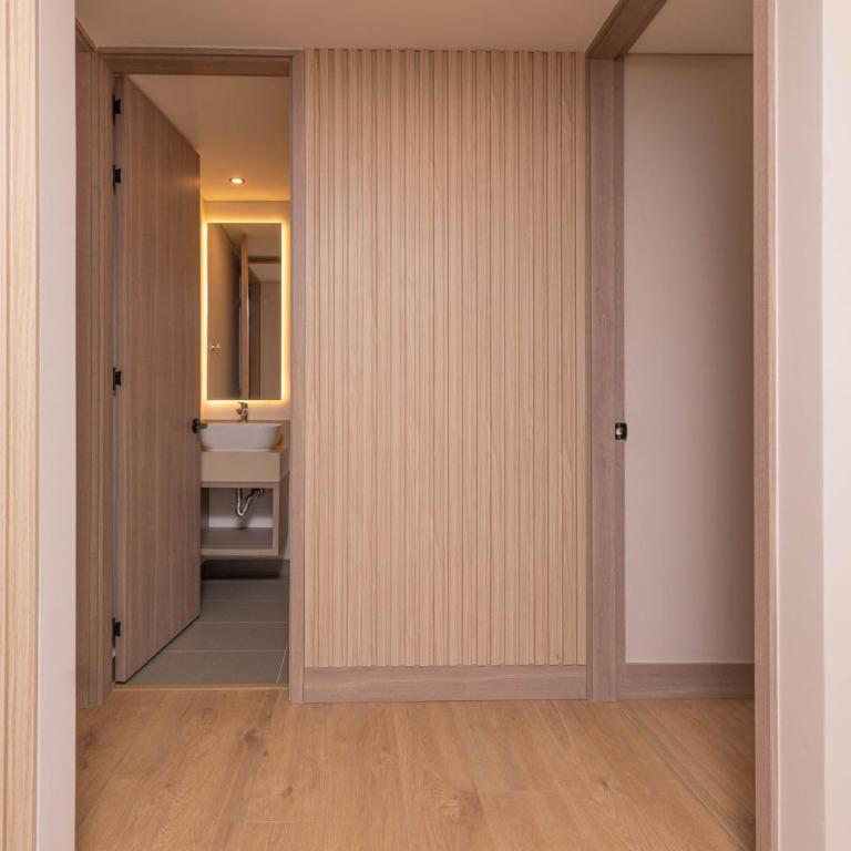 Jatisa Living by HOUSY - Three-Bedroom Deluxe Apartment - 18