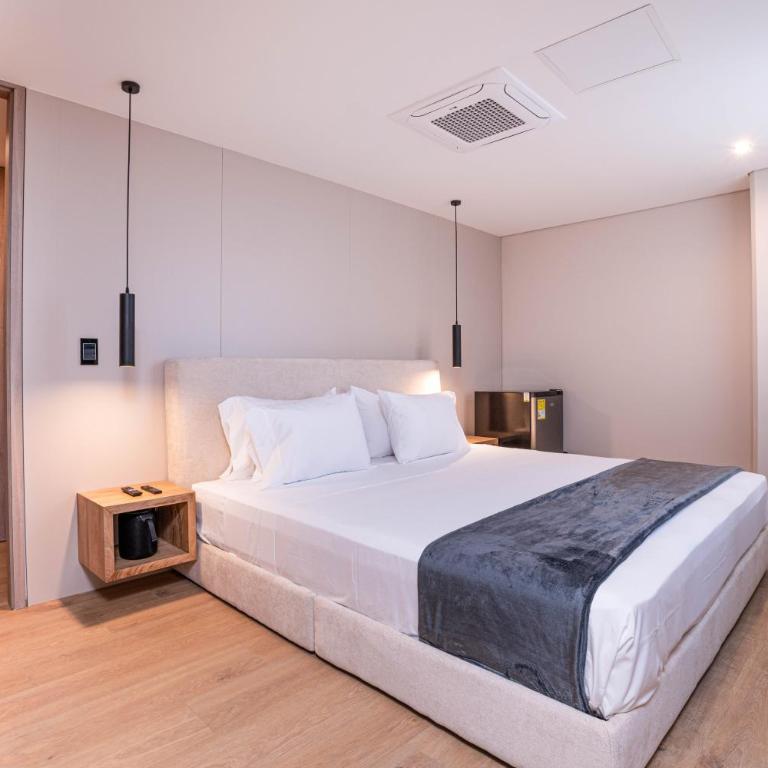 Jatisa Living by HOUSY - Three-Bedroom Deluxe Apartment - 13