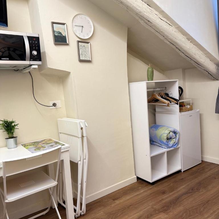 Little House Amedeo - Studio with Sofa Bed - 9