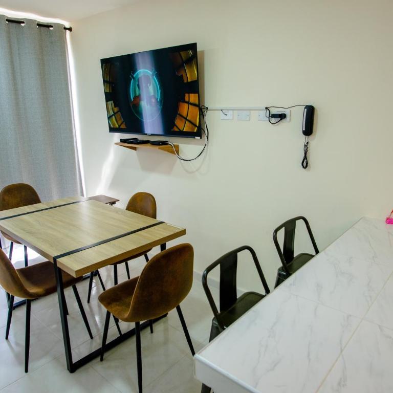 2 double beds 2001 - Two-Bedroom Apartment - 35