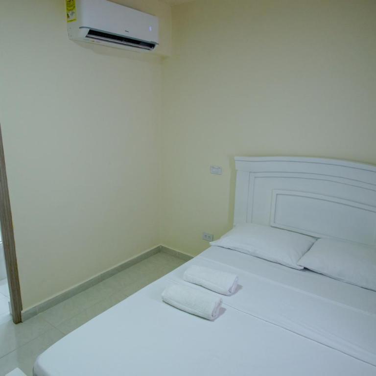 2 double beds 2001 - Two-Bedroom Apartment - 32