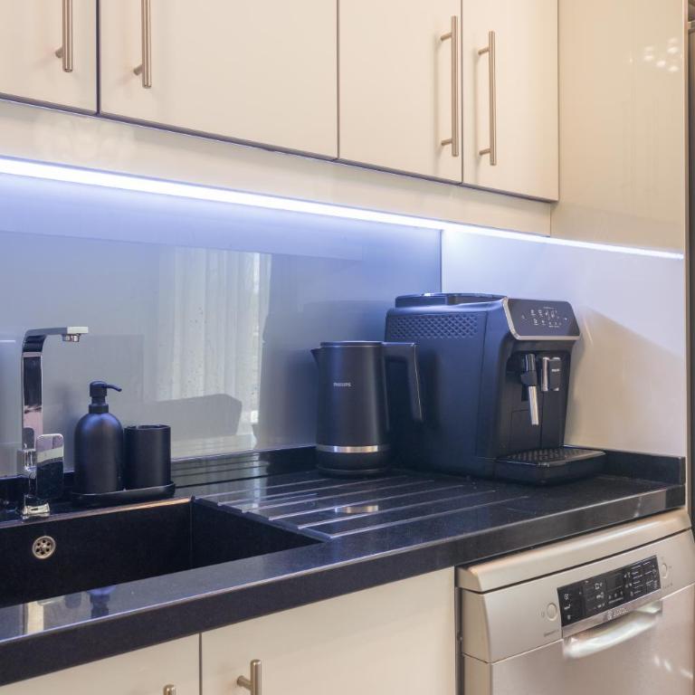 SUN APARTMENT - 3 bedrooms, priv parking, pool, AC, tv channels, fibre net - Apartamento de 3 dormitorios - 13