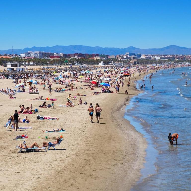 Cabanal BeachFront - 1 Min to Sea, AC, SmartTv, Balcony - Apartamento de lujo de 4 dormitorios - 17