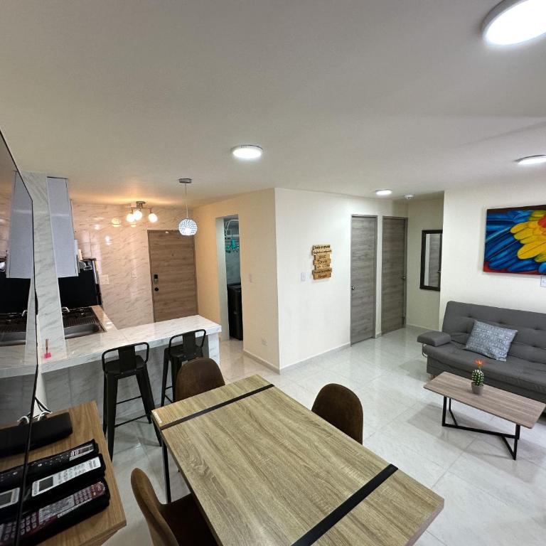 2 double beds 2001 - Two-Bedroom Apartment - 86