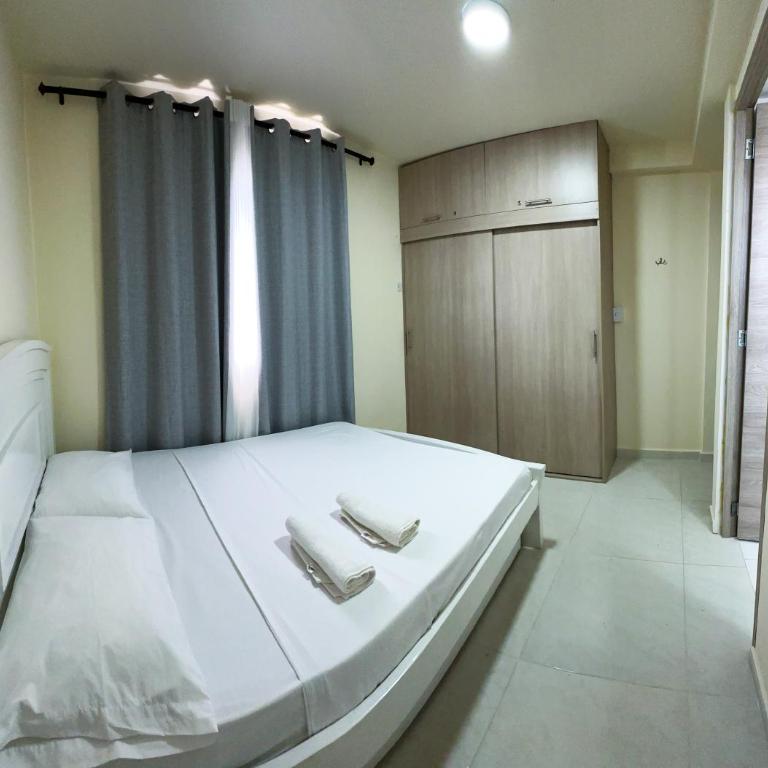 2 double beds 2001 - Two-Bedroom Apartment - 92
