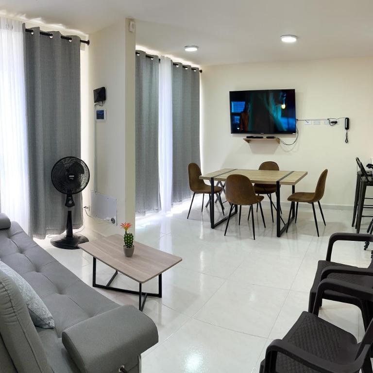 2 double beds 2001 - Two-Bedroom Apartment - 98