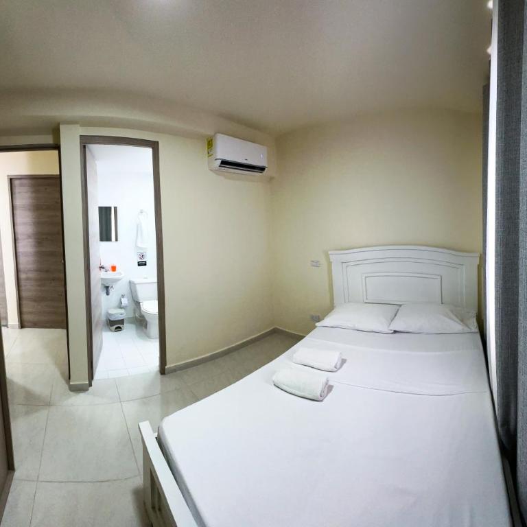 2 double beds 2001 - Two-Bedroom Apartment - 96