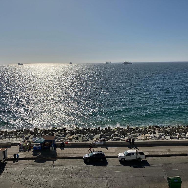 Beachfront apartment in Viña - Two-Bedroom Apartment - 10
