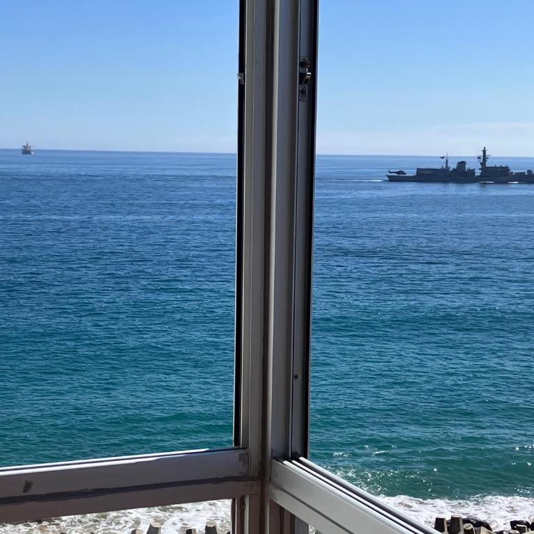 Beachfront apartment in Viña - Two-Bedroom Apartment - 11