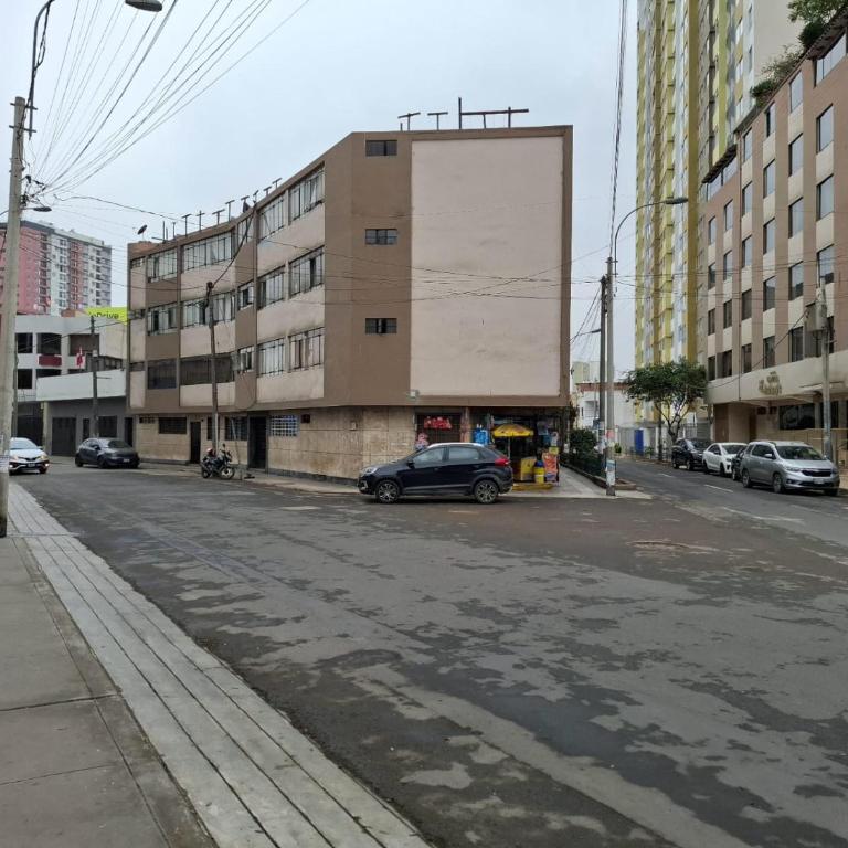 Hermoso departamento cerca a parque y estadio nacional con cochera - Three-Bedroom Apartment - 25