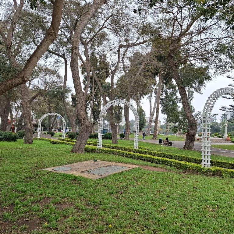 Hermoso departamento cerca a parque y estadio nacional con cochera - Three-Bedroom Apartment - 27