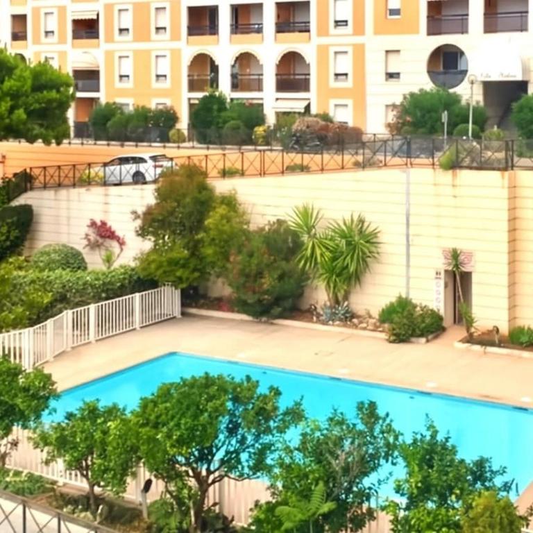Le petit Medicis - One-Bedroom Apartment - 13