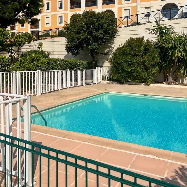 Le petit Medicis - One-Bedroom Apartment - 34