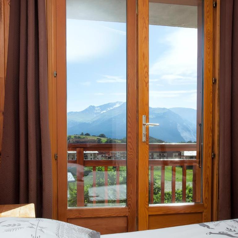 La Roche du Croue - Dreibettzimmer mit Bergblick und Doppelbett - 3