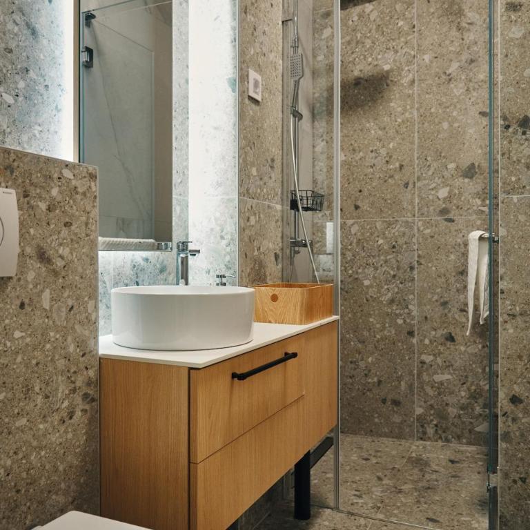 Nude Tranquility - Deluxe Queen Studio - 13