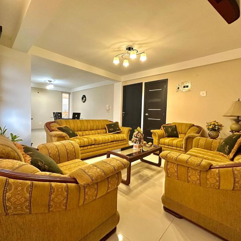 departamento en Ibarra - Three-Bedroom Apartment - 1