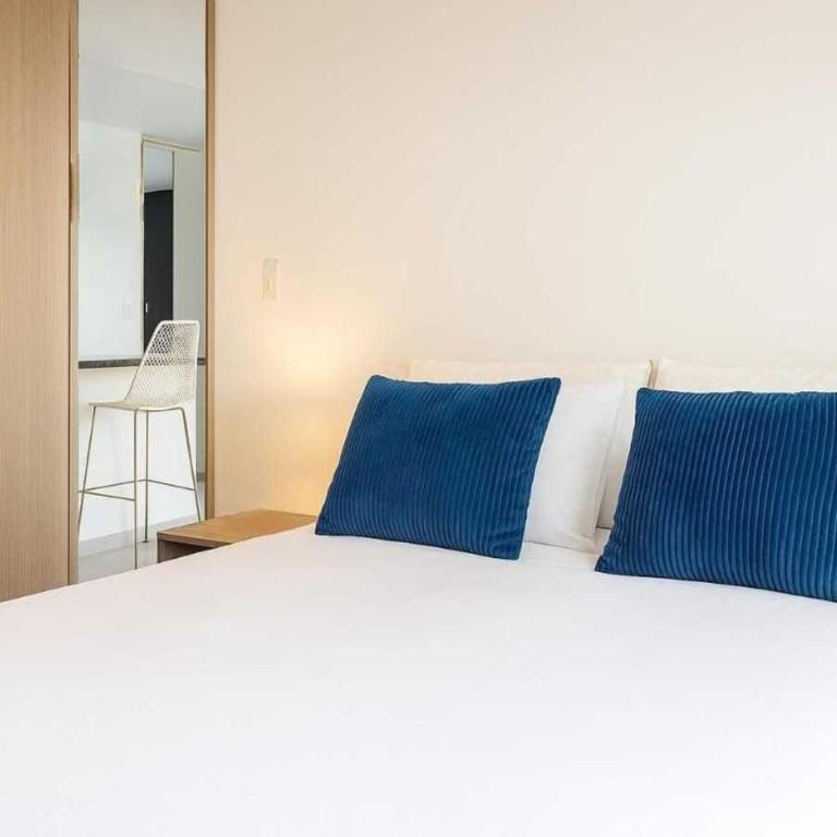 Apartaestudio cerca centros comerciales -Refugio romantico - Apartamento de 1 Dormitorio con balcón y vistas a la ciudad - 2
