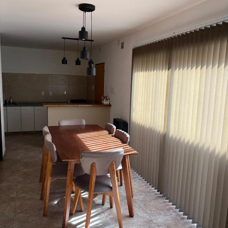 Duplex confortable en Caleta Olivia - Two-Bedroom Apartment with Balcony - 4