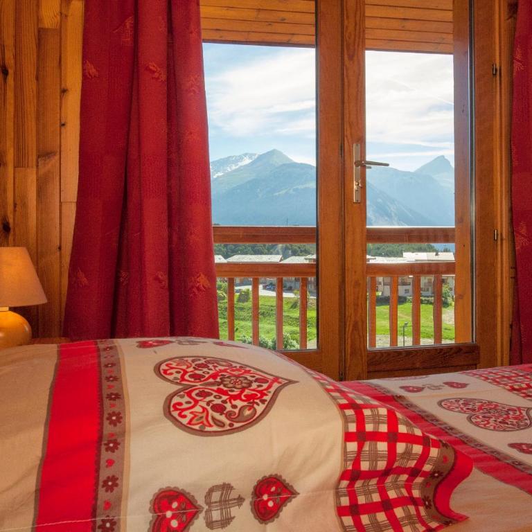 La Roche du Croue - Dreibettzimmer mit Bergblick und Doppelbett - 5