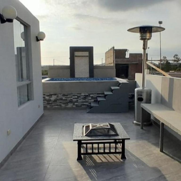 Casa con piscina, terraza y parrilla en Ica - Three-Bedroom Townhouse - 8