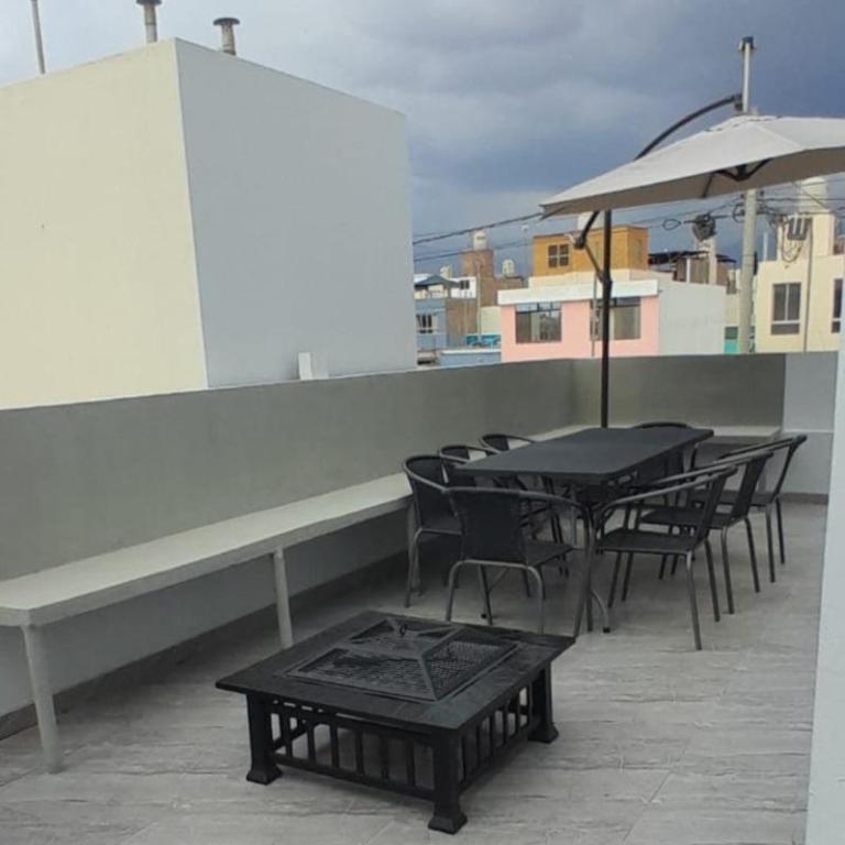 Casa con piscina, terraza y parrilla en Ica - Three-Bedroom Townhouse - 10