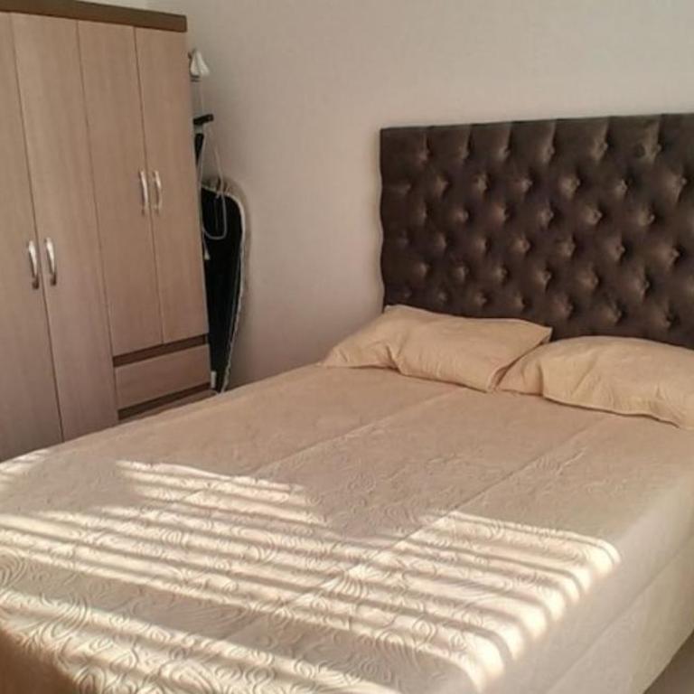 Casa con piscina, terraza y parrilla en Ica - Three-Bedroom Townhouse - 14