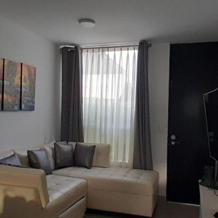 Casa con piscina, terraza y parrilla en Ica - Three-Bedroom Townhouse - 17