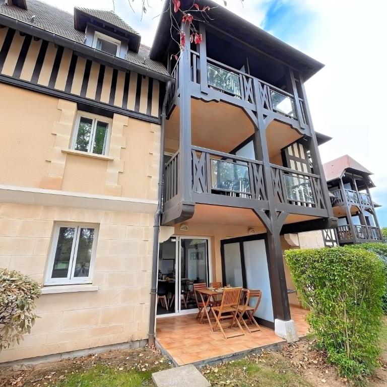 En rez-de-chaussée, avec vue sur le golf - piscine chauffée accessible de mai à septembre - Apartment mit 2 Schlafzimmern und Gartenblick - 24