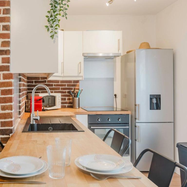 Fully-equipped apartment near the center of Lille - One-Bedroom Apartment - 8
