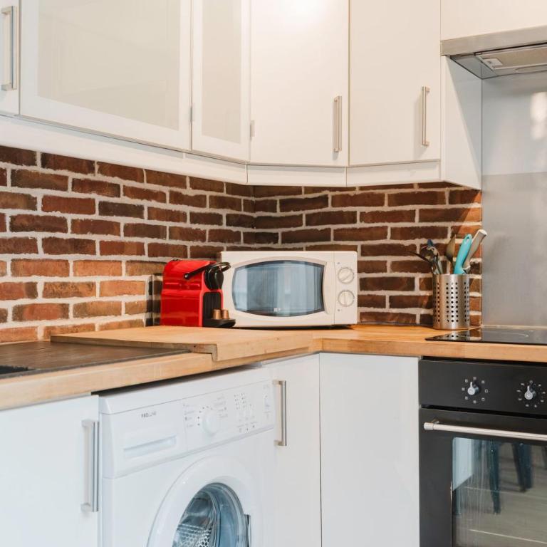 Fully-equipped apartment near the center of Lille - One-Bedroom Apartment - 9